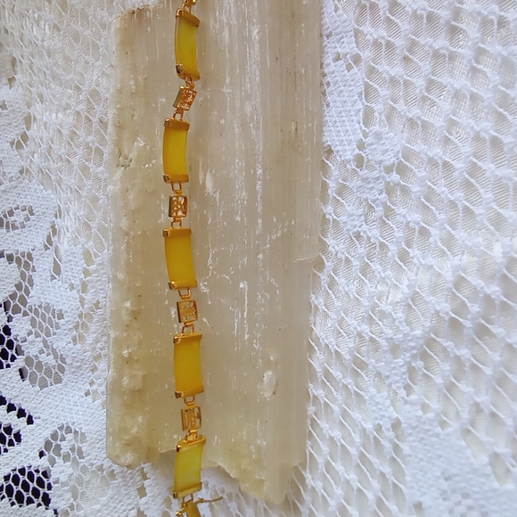 18K GP Yellow Jadeite/Jade Bracelet New - Picture 5 of 7